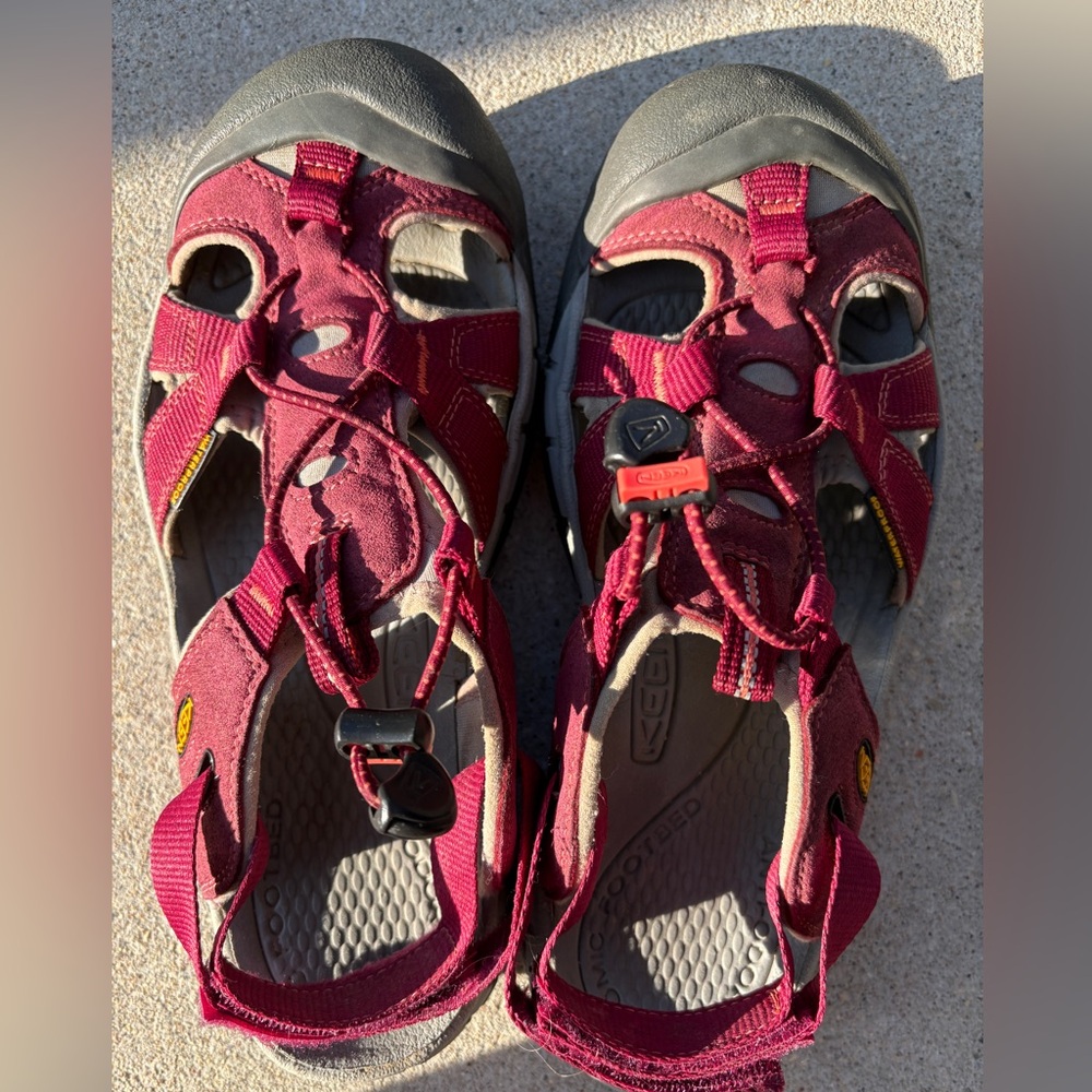 Keen meringue outdoor Sandals - size 9 US